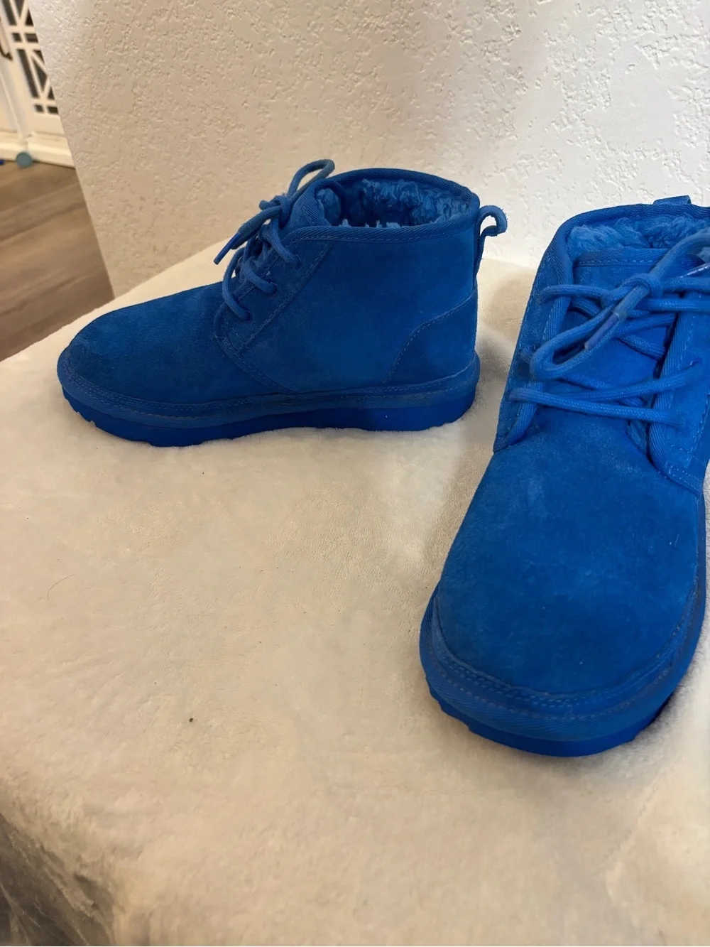 UGG vibrant blue